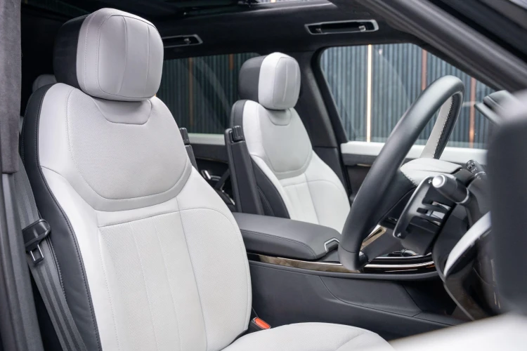 Vehicle Image 12