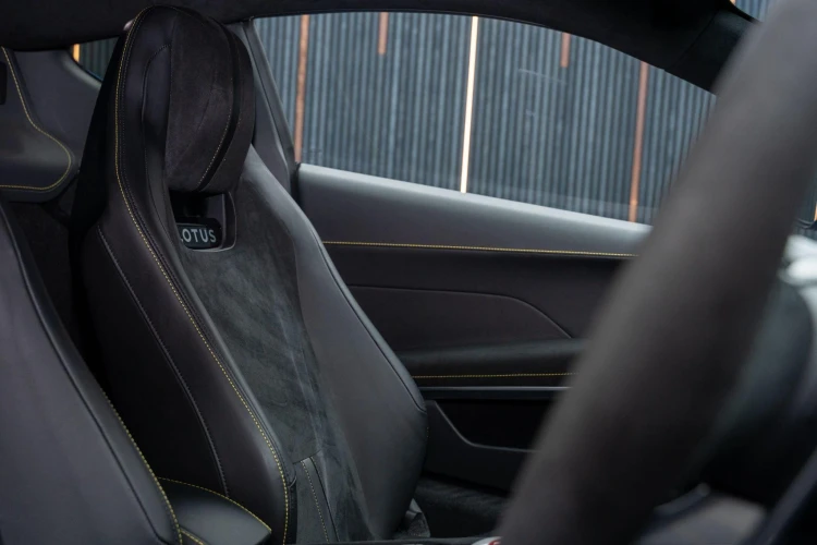 Vehicle Image 32