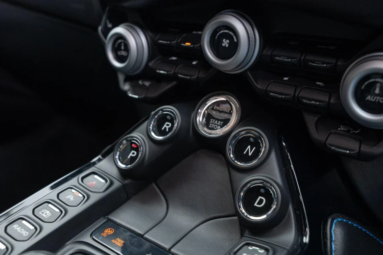 Vehicle Image 14