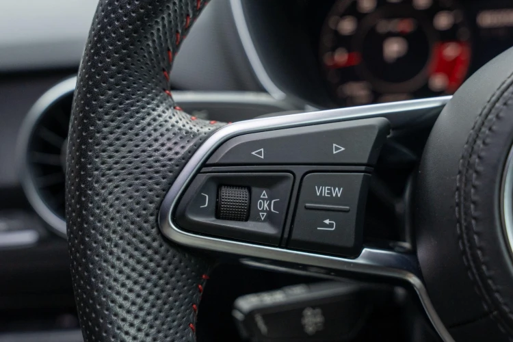 Vehicle Image 18