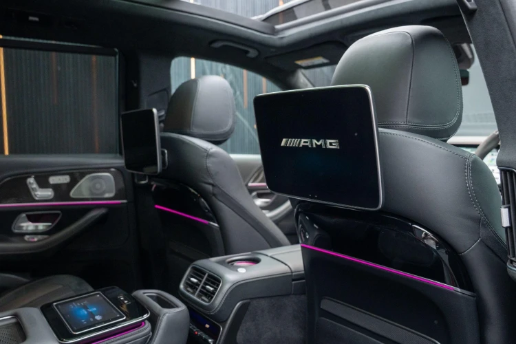 Vehicle Image 12