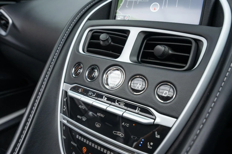 Vehicle Image 10