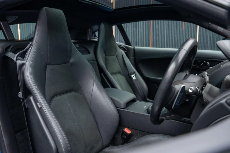 Vehicle Image 32