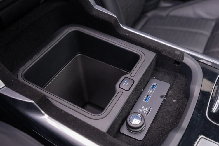 Vehicle Image 9
