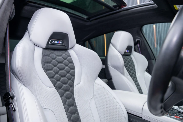 Vehicle Image 12