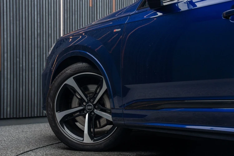 Vehicle Image 13