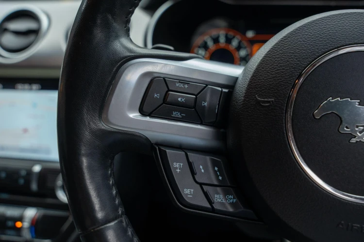 Vehicle Image 25