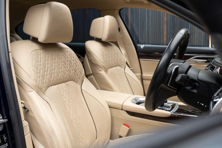 Vehicle Image 12