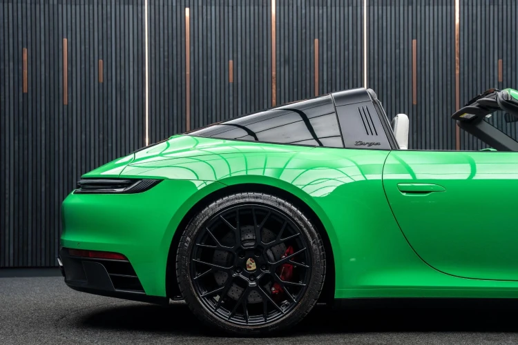 Vehicle Image 25