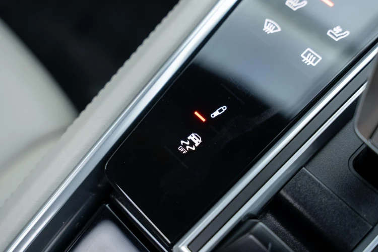 Vehicle Image 36