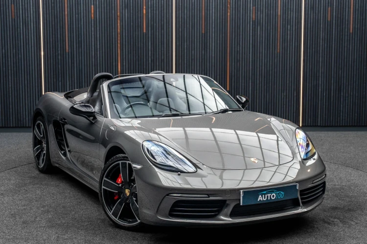 Vehicle Image 9