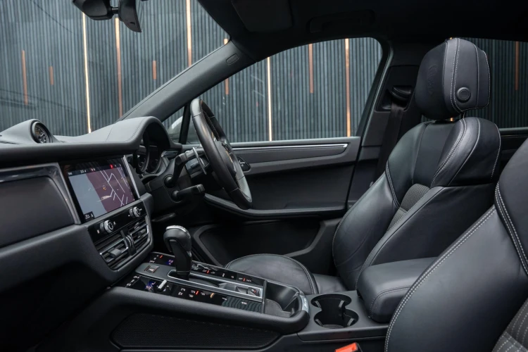 Vehicle Image 37