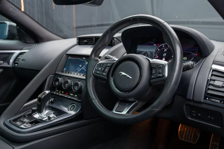 Vehicle Image 32