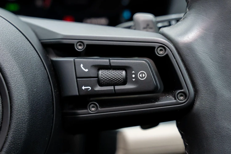 Vehicle Image 30