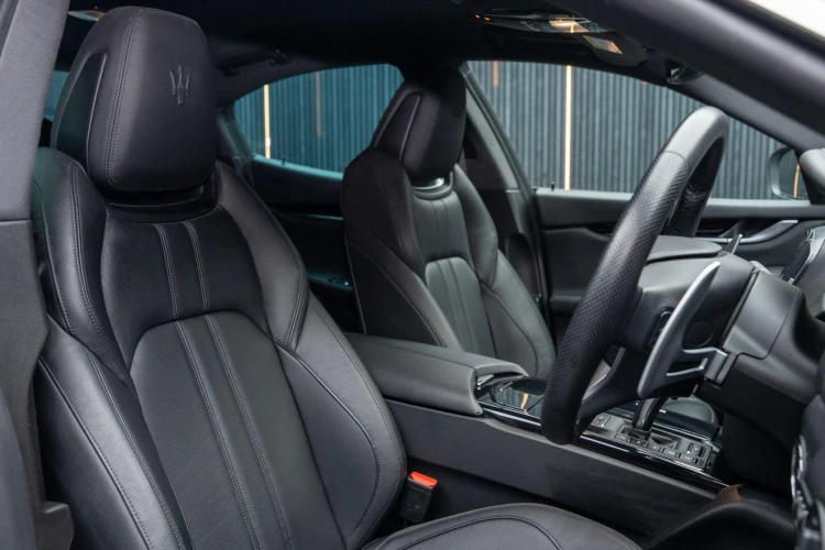 Vehicle Image 12
