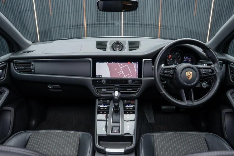 Vehicle Image 16