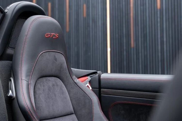 Vehicle Image 32