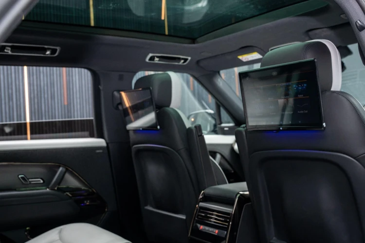 Vehicle Image 6