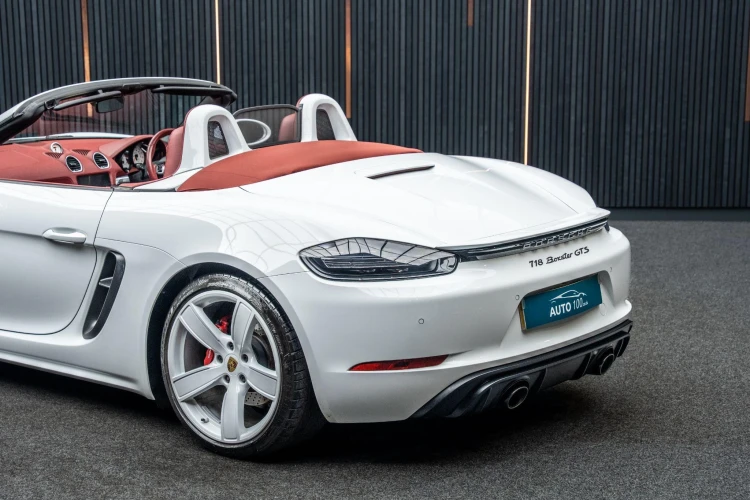 Vehicle Image 25