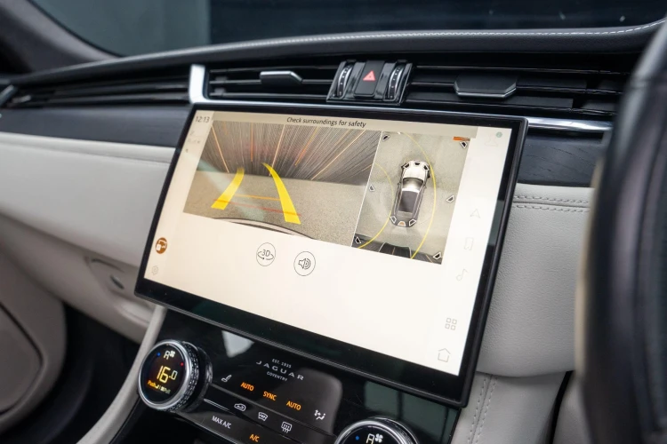 Vehicle Image 8