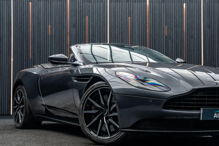 Vehicle Image 9