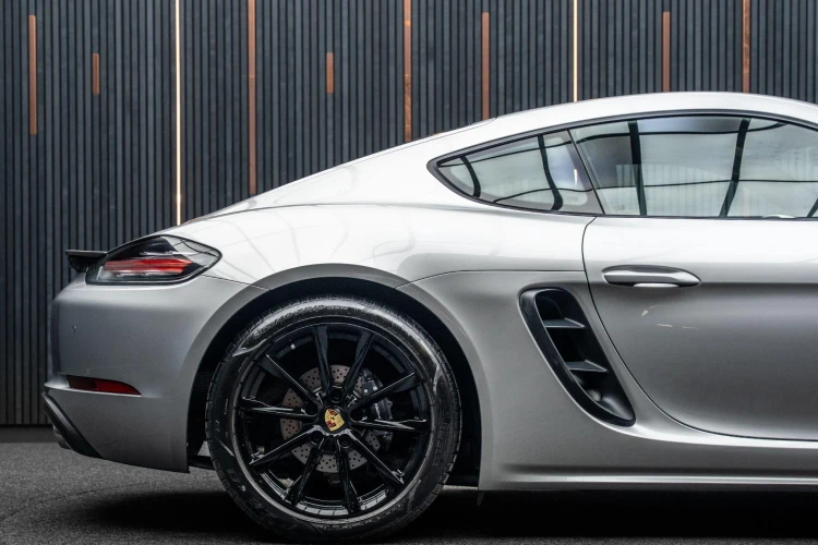 Vehicle Image 21