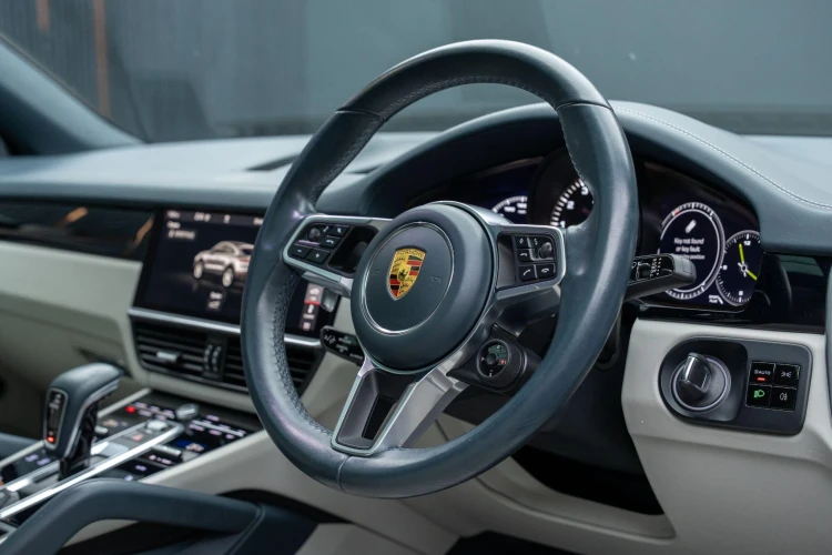 Vehicle Image 10