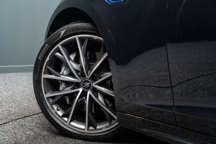 Vehicle Image 13