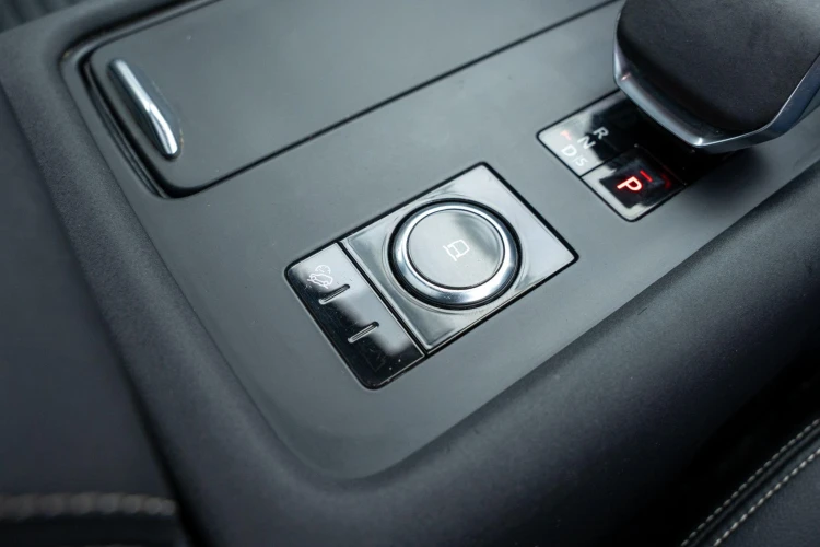Vehicle Image 36