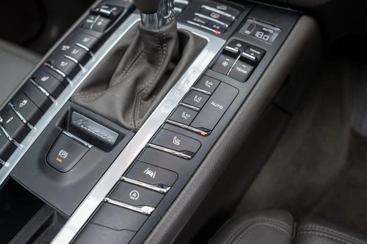 Vehicle Image 36