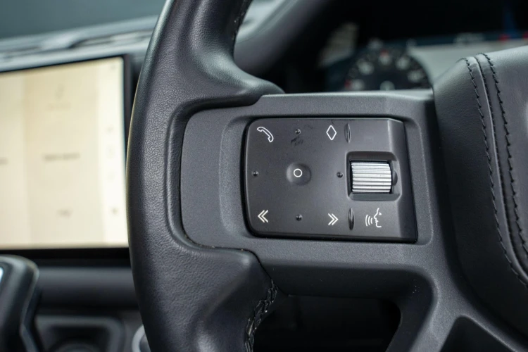 Vehicle Image 25