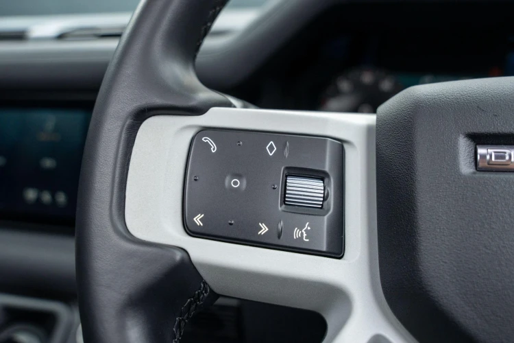 Vehicle Image 25