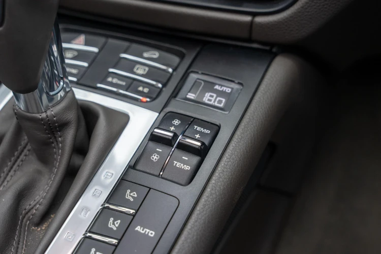 Vehicle Image 35