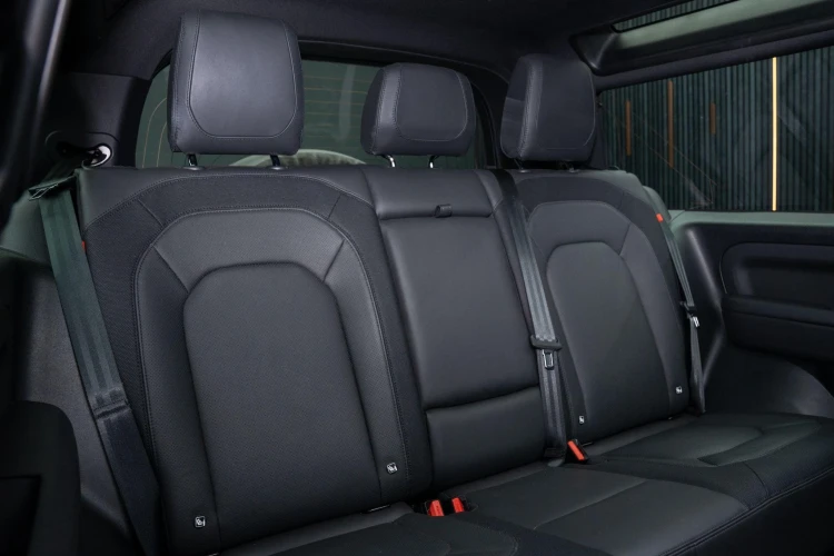 Vehicle Image 24