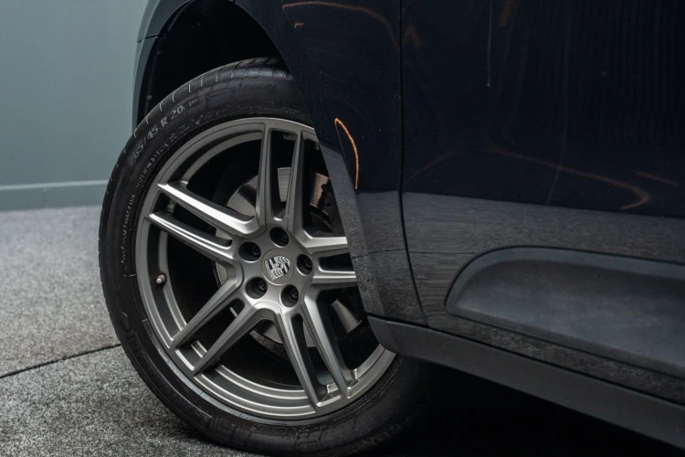 Vehicle Image 21