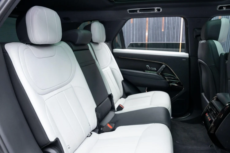 Vehicle Image 13