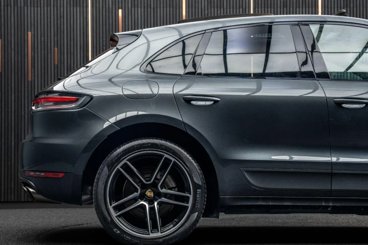 Vehicle Image 21