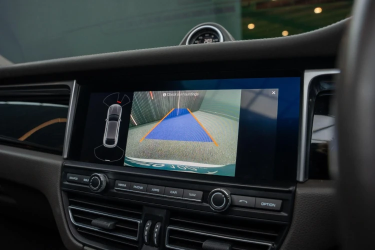 Vehicle Image 12