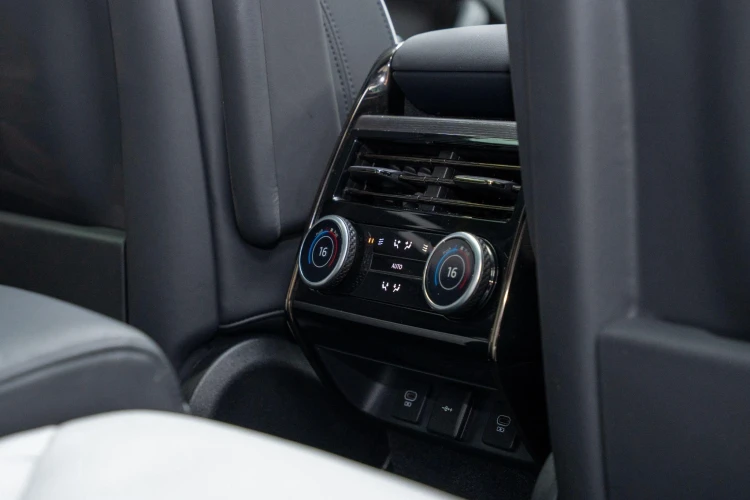 Vehicle Image 37
