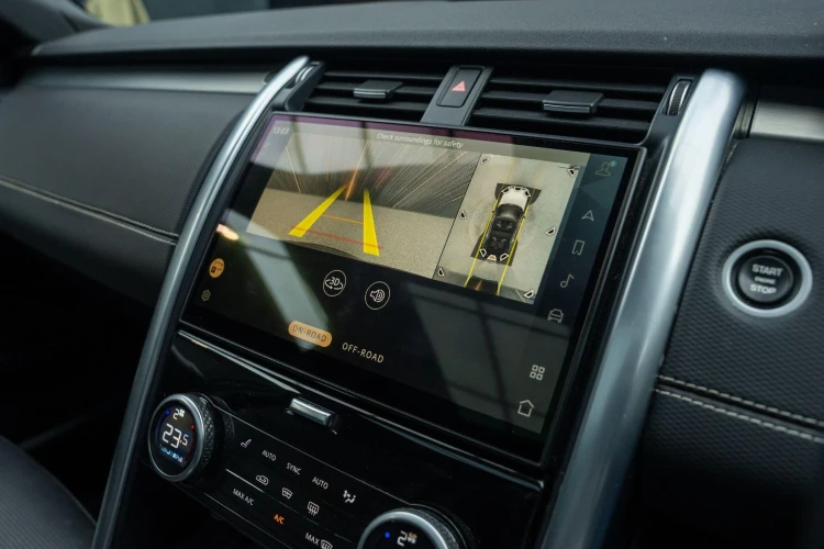 Vehicle Image 11
