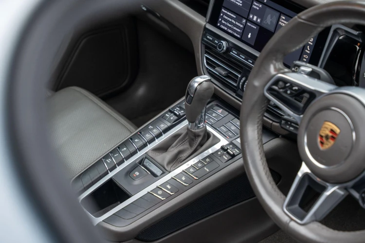 Vehicle Image 25