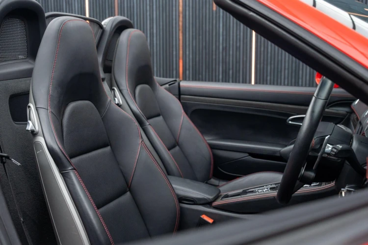 Vehicle Image 9