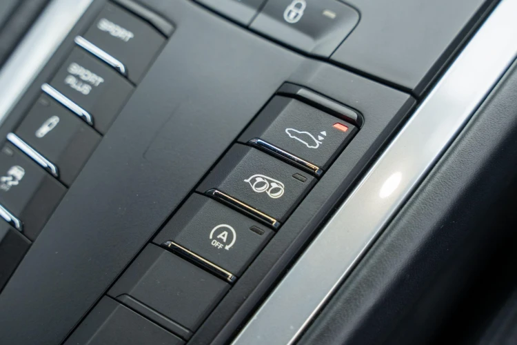 Vehicle Image 32