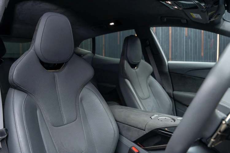 Vehicle Image 12