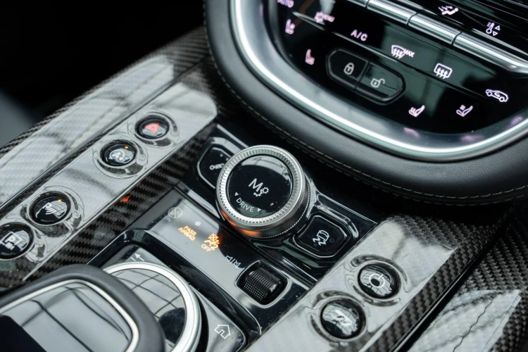 Vehicle Image 10