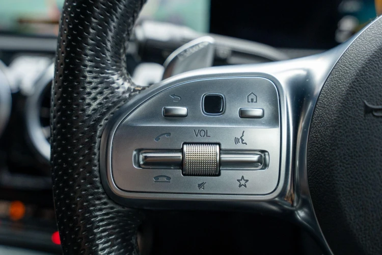 Vehicle Image 30