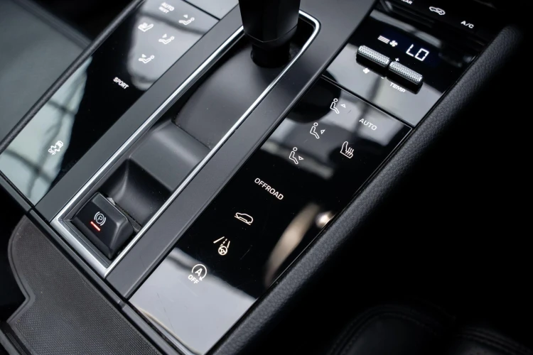 Vehicle Image 32