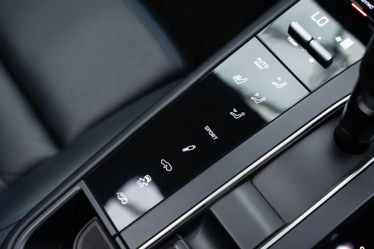 Vehicle Image 38