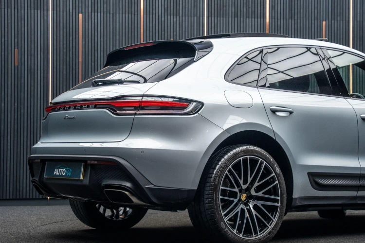 Vehicle Image 21