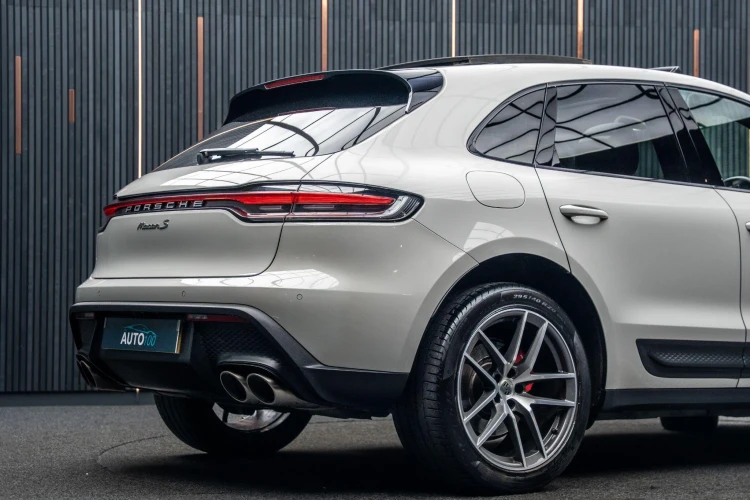 Vehicle Image 24